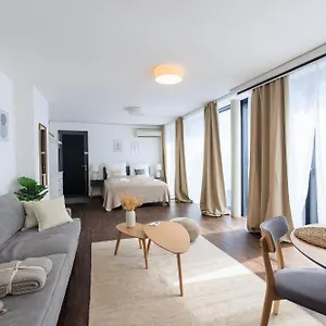 Global Living - Design I Rathausplatz I Kitchen I Apartment Augsburg